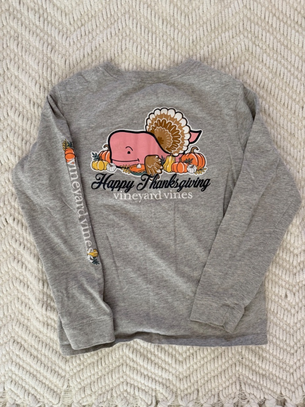 Vineyard Vines Fall Thanksgiving Whale Graphic Pocket Longsleeve / Grey / Kids 7
